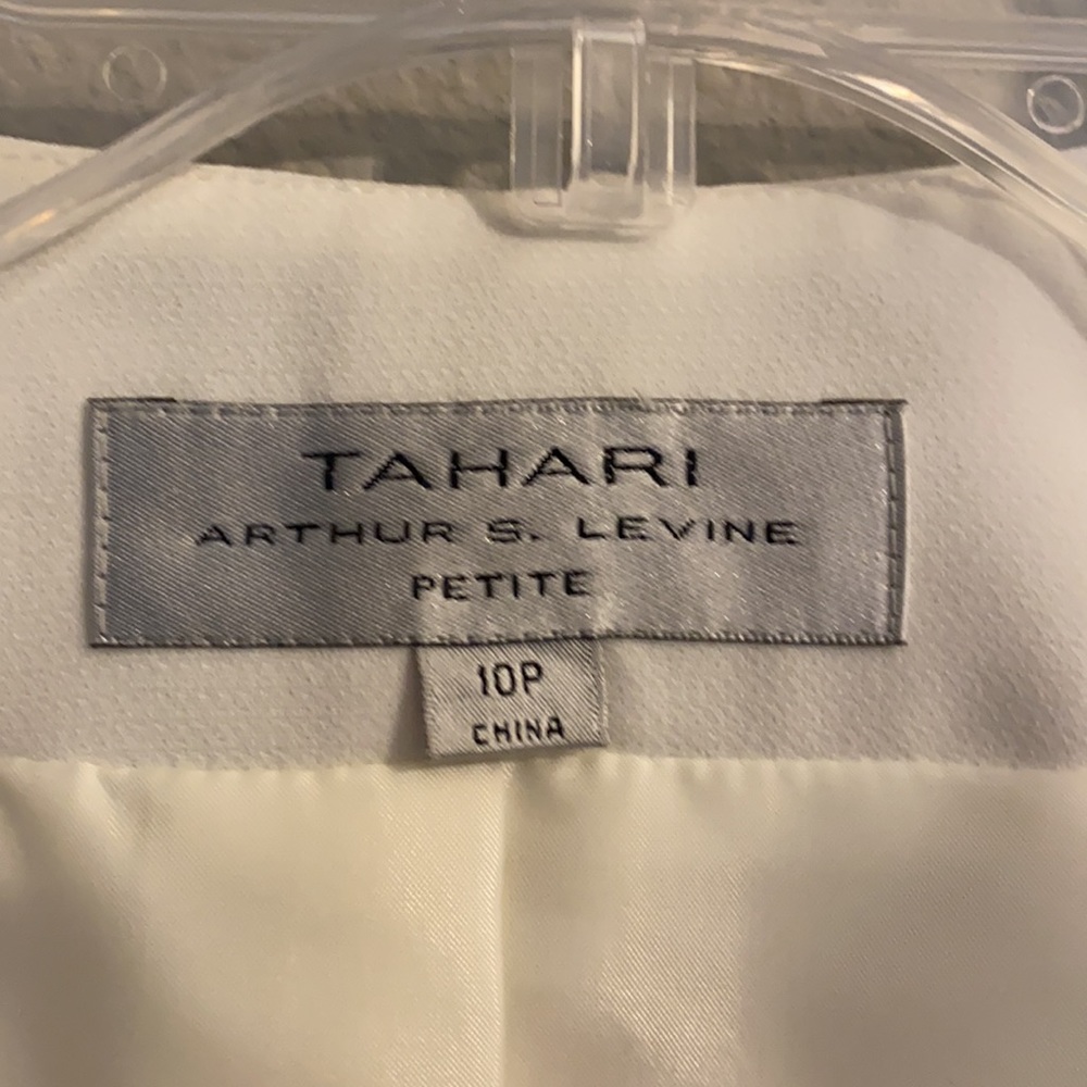 Tahari White Suit Blazer & Skirt Ensemble 10P - Picture 2 of 3